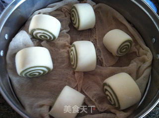 抹茶双色馒头卷的做法步骤:8