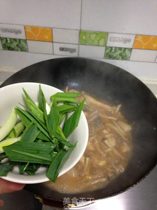 菌菇焖草鱼的做法步骤:9