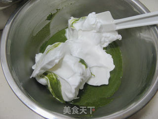 抹茶奶油蛋糕卷的做法步骤:8