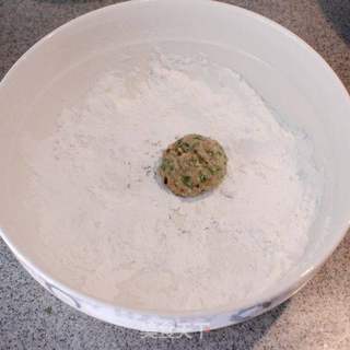 自种蔬菜做出的美食-----水晶香菜丸子的做法步骤:8