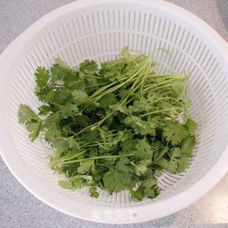 自种蔬菜做出的美食-----水晶香菜丸子的做法步骤:3
