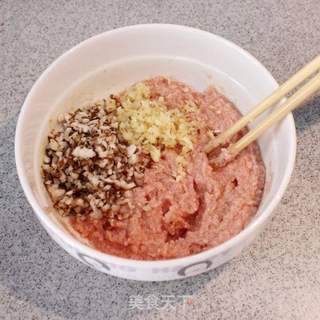 自种蔬菜做出的美食-----水晶香菜丸子的做法步骤:5