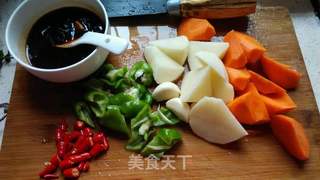 海鲜焖锅的做法步骤:3
