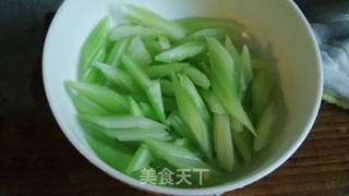 蔓越莓西芹百合的做法步骤:5