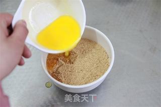 【番茄配方】焦糖香蕉芝士蛋糕——焦糖和香蕉的搭配很是不一般哦!的做法步骤:2