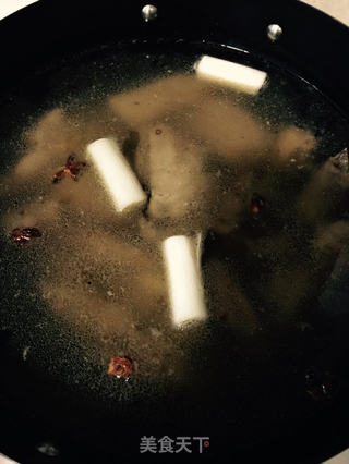 茨菰排骨汤的做法步骤:3