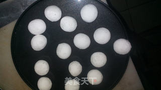 干吃的汤圆~~~~椰蓉黑芝麻和果子的做法步骤:3