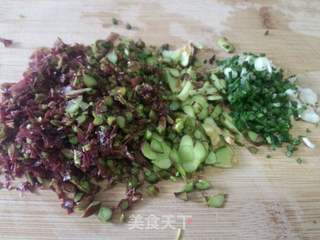 春芽炒鹅蛋的做法步骤:2