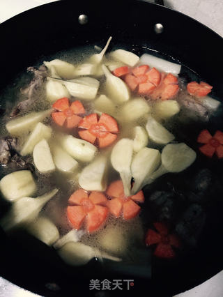 茨菰排骨汤的做法步骤:5