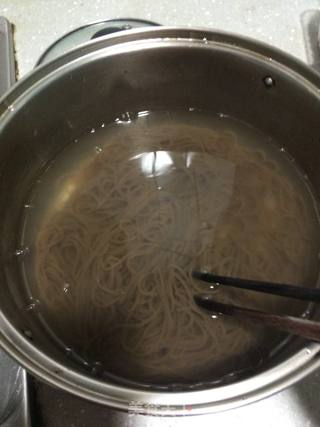 羊肉片热汤冷面的做法步骤:3