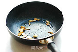 蒜是灵魂:蒜香牛肉炒饭的做法步骤:4