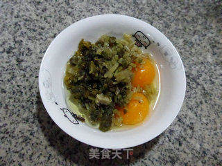 雪菜鸡蛋夹馍的做法步骤：3