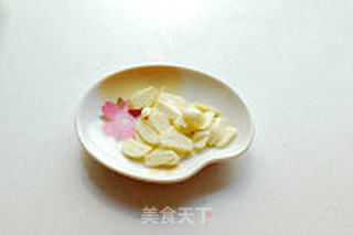 蒜是灵魂:蒜香牛肉炒饭的做法步骤:2