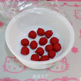 美食如花般绽放-----双色玫瑰馒头的做法步骤:8