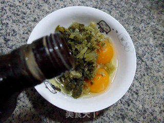 雪菜鸡蛋夹馍的做法步骤：4