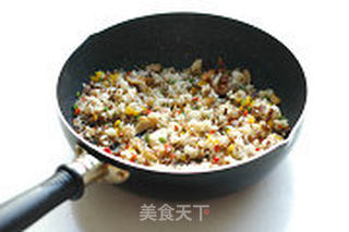 蒜是灵魂:蒜香牛肉炒饭的做法步骤:8
