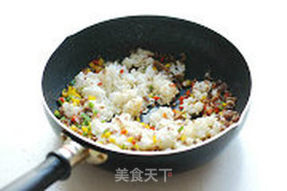 蒜是灵魂:蒜香牛肉炒饭的做法步骤:7