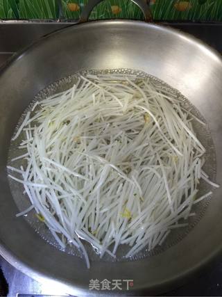 蚝油韭菜豆芽的做法步骤:4