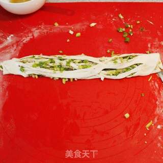 葱香四溢-----葱香手抓饼的做法步骤:4