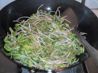 干煸青豆芽的做法步骤:4