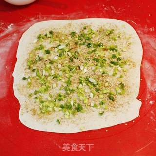 葱香四溢-----葱香手抓饼的做法步骤:2