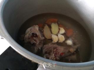 大白菜豆腐炖大骨的做法步骤:3