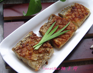 干煎黑椒带鱼的做法步骤:6