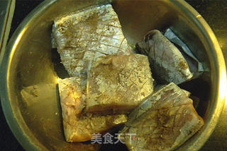 干煎黑椒带鱼的做法步骤:2