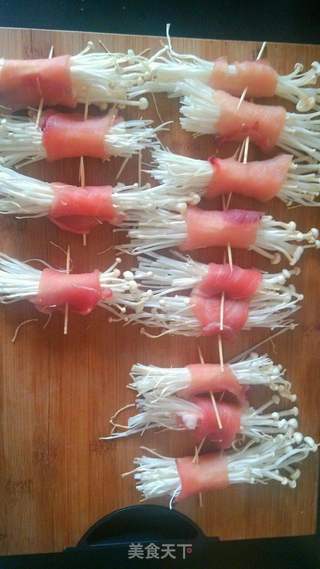 里脊肉卷金针菇的做法步骤:3