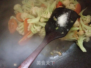 花菜炒西红柿的做法步骤:7