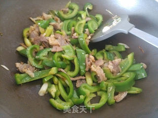 柿子椒炒腊肉的做法步骤:8