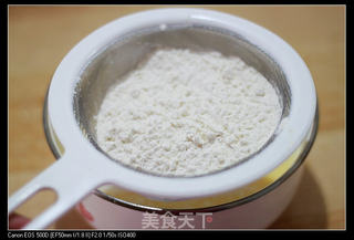 【草莓班戟】不用烤箱的小甜点的做法步骤:4