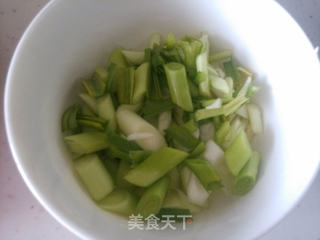 柿子椒炒腊肉的做法步骤:4
