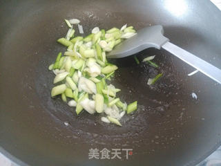柿子椒炒腊肉的做法步骤:6