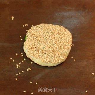 吃一个不过瘾-----椒盐葱香酥饼的做法步骤:12