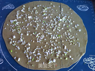 抹茶葱花饼的做法步骤:6