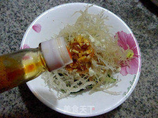 青瓜拌海蜇花的做法步骤：11