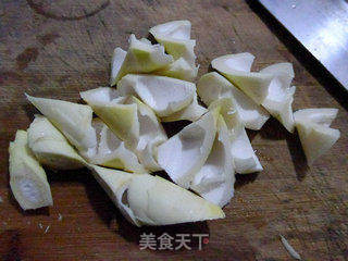 雷笋烧牛蛙的做法步骤:3