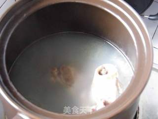 秋葵炖棒骨汤的做法步骤:6