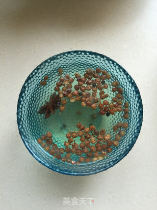牛肉大葱馄饨的做法步骤:2