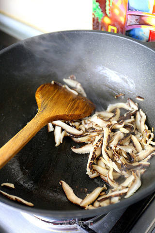 艾草年糕炒鹤斗白 通俗点 也就是年糕炒青菜的做法步骤:6