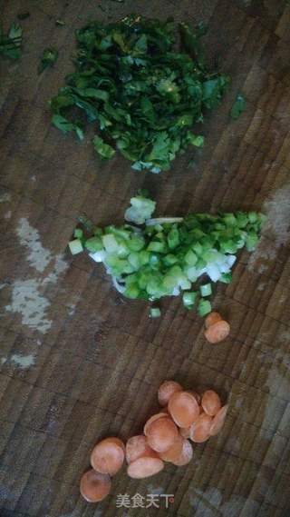 炝拌金针菇的做法步骤:2