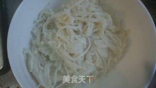 炝拌金针菇的做法步骤:5