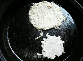 手擀面版千丝饼的做法步骤：2