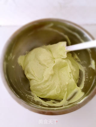 菠菜戚风蛋糕(六寸)的做法步骤:11