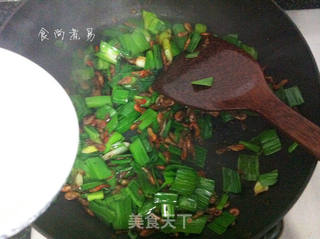 蒜苗炒野生小河虾的做法步骤:9