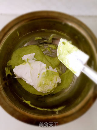 菠菜戚风蛋糕(六寸)的做法步骤:9