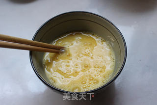简单一碗饭,滋味不简单——榨菜蛋炒饭的做法步骤:2
