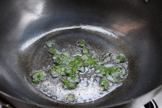 简单一碗饭,滋味不简单——榨菜蛋炒饭的做法步骤:5