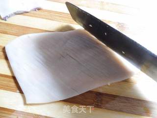 酸辣爆炒鱿鱼的做法步骤:2